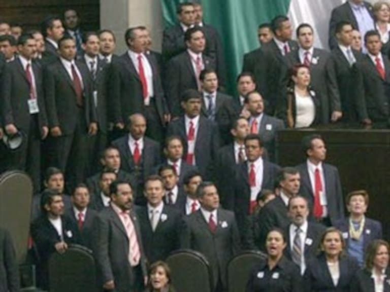 Retrasa PRI plenaria por Hacienda