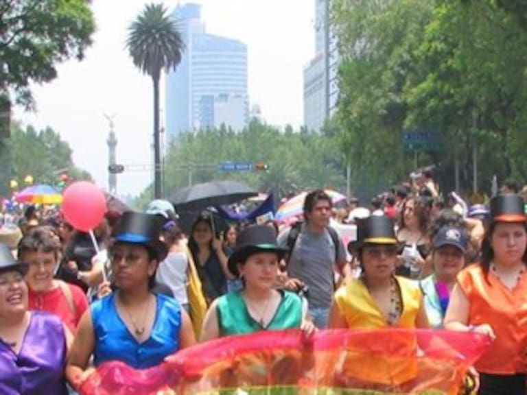 Cierran desfile y marcha circulación en Reforma y Centro Histórico