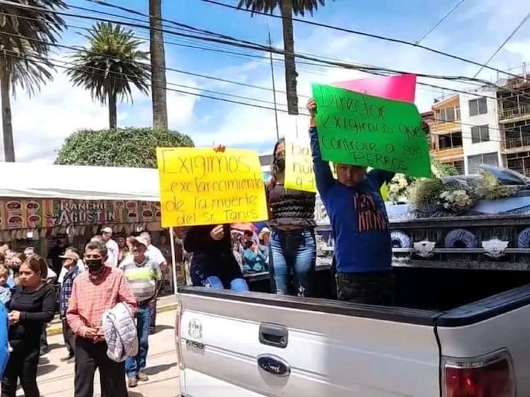 Pobladores de Zacualtipán se manifestaron ayer en contra del presidente municipal
