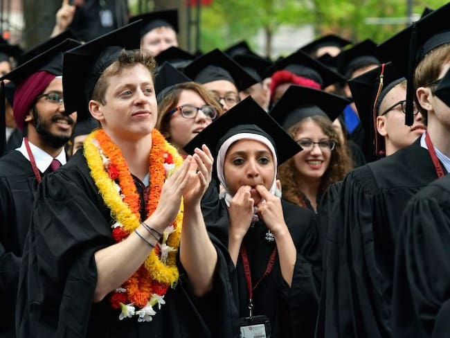 #AsíSopitas: Corren a estudiantes de Harvard por... ¿rolar memes?