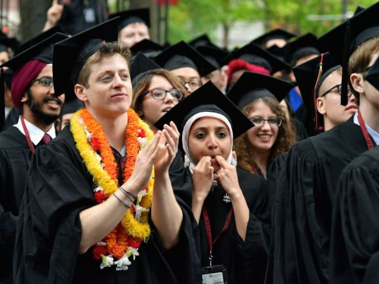 #AsíSopitas: Corren a estudiantesde Harvard por ... ¿rolar memes?