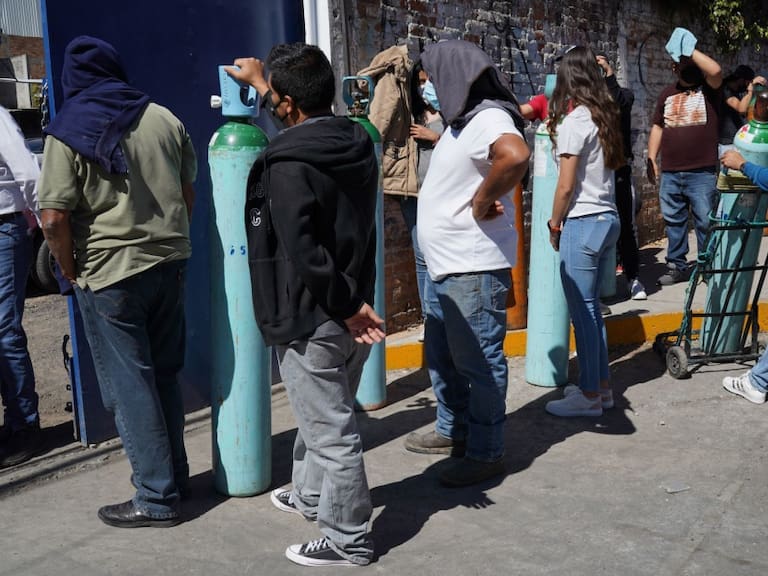 México registra cifras récord de muertes y casos de COVID-19