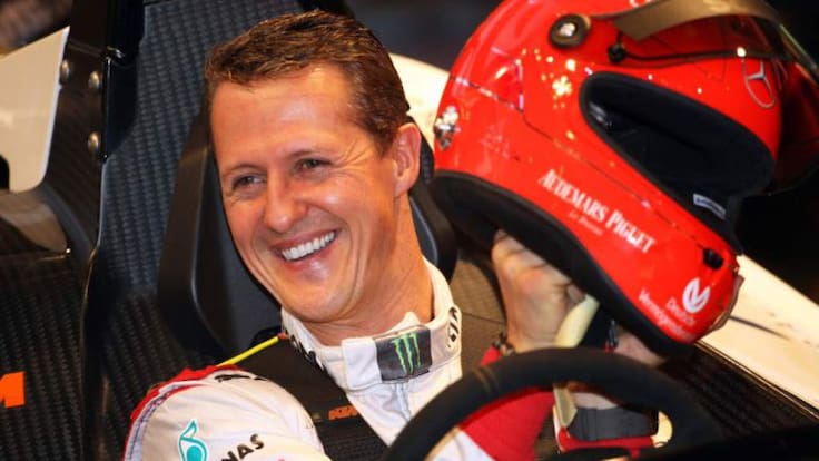 Un paparazzi ofrece a los medios una imagen de Michael Schumacher