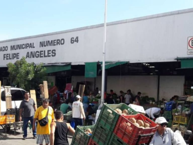 Comerciantes del Felipe Ángeles apoyan a meseros