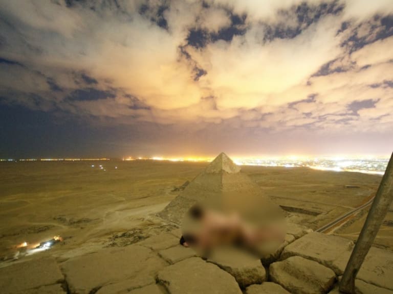 Pareja se quita la ropa en la cima de la pirámide de Giza; autoridades emprenden investigación