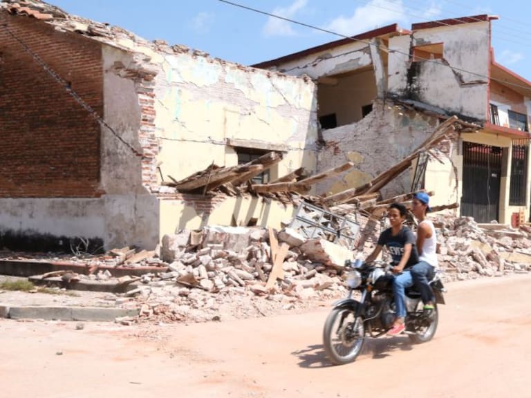 Pide EPN a constructoras apoyar en reparación de viviendas tras sismo