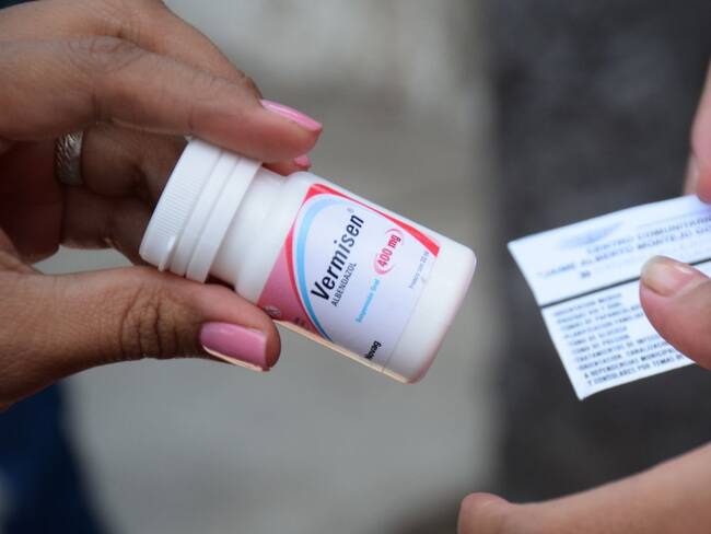 Farmacéuticas piden a presidenciables frenar “medicamentos chatarra”