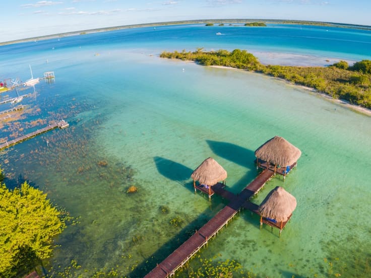 La Laguna de Bacalar de nuevo retoma la belleza de sus siete colores
