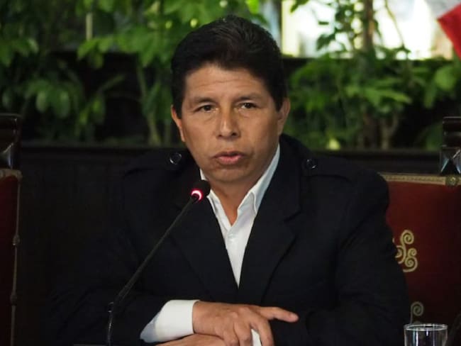 Disuelve Pedro Castillo el Congreso de la República