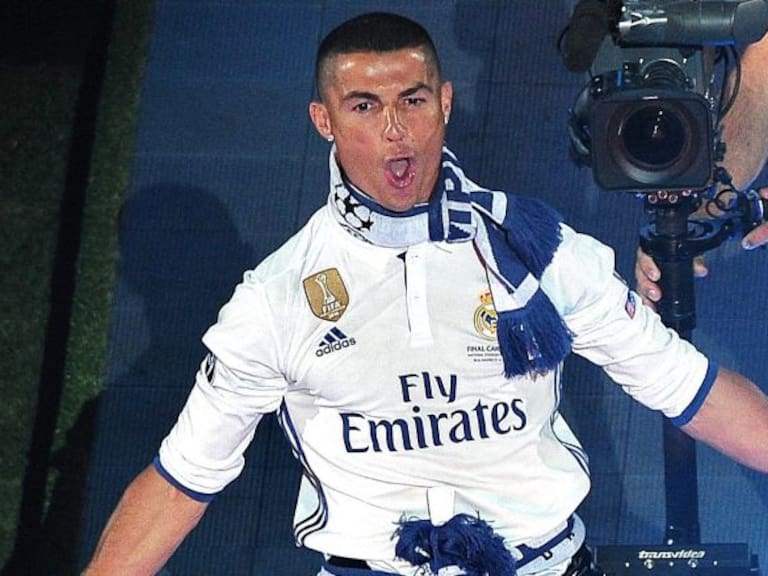 El prendido baile de Cristiano Ronaldo en su jet