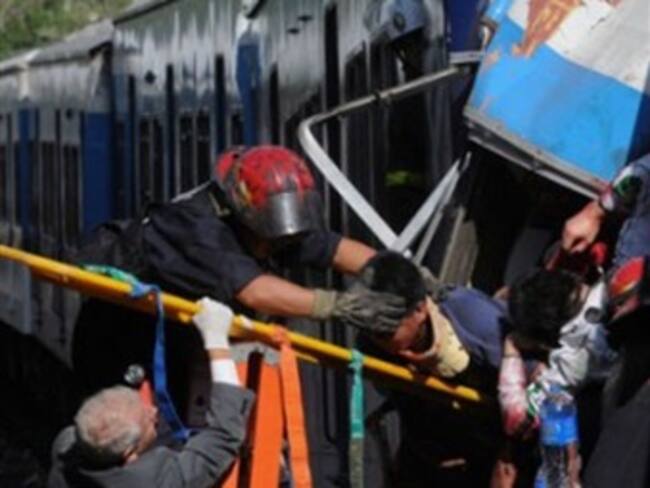 Angustiosa búsqueda de pasajeros de tren estrellado en Argentina