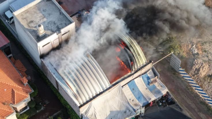 Bodega se incendia en Tultepec: Protección Civil descarta muertos y heridos en el barrio de San Martín
