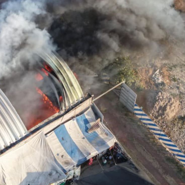 Bodega se incendia en Tultepec: Protección Civil descarta muertos y heridos en el barrio de San Martín