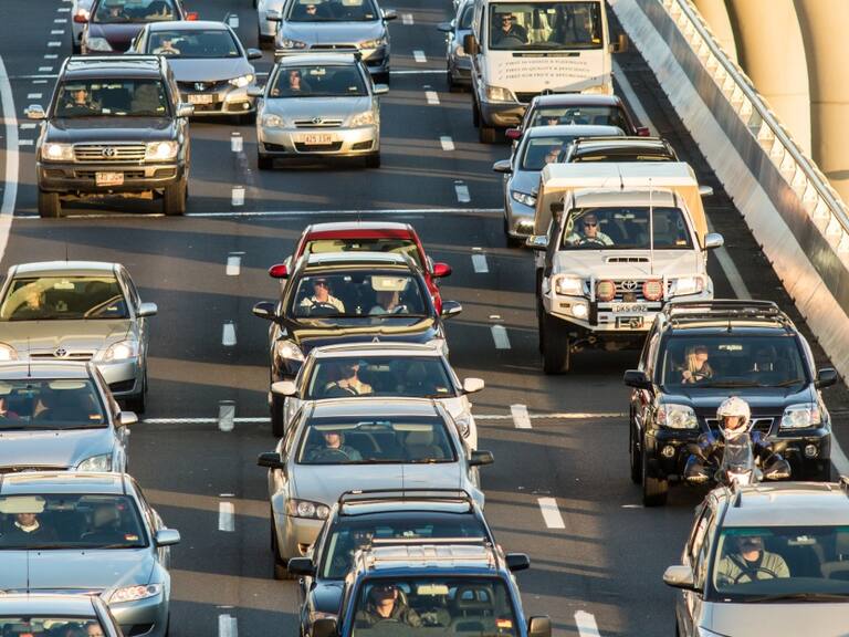 Que no te multen. Consulta si tu carro puede circular este miércoles o si le toca descanso.