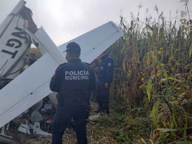 Tres personas muertas, saldo del desplome de avioneta en Toluca