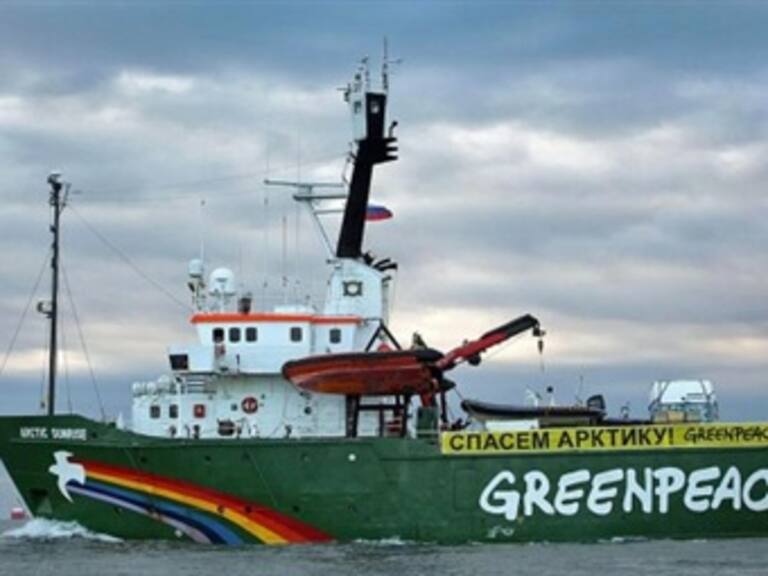 Encuentran investigadores rusos drogas en barco de Greenpeace
