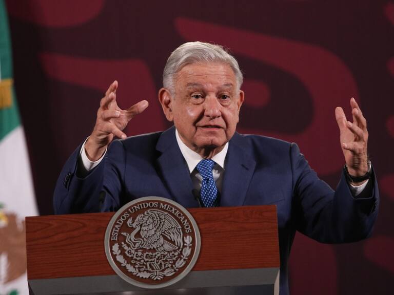 Propuesta para recuperar el sector eléctrico será presentada el 5 de febrero: AMLO