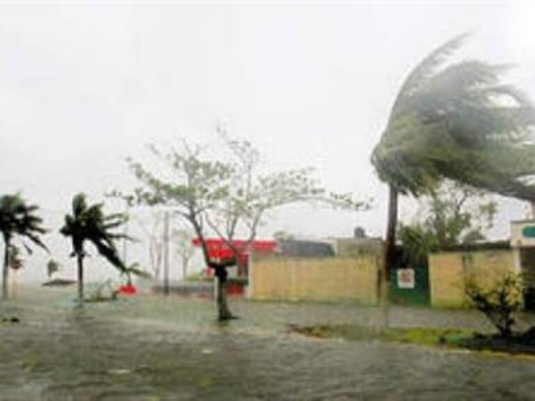 Se intensifica 'Ida' a huracán categoría 2