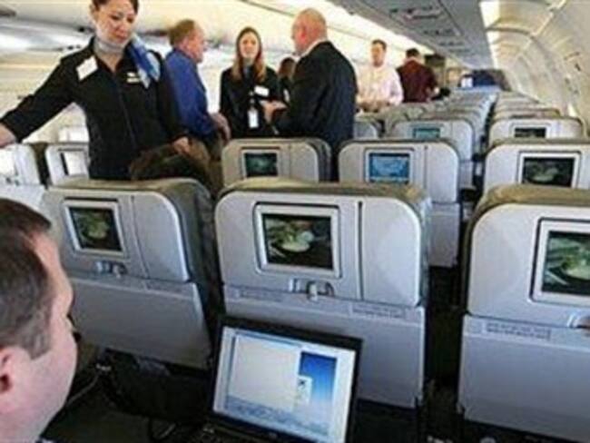 Retienen avión en San Francisco por amenaza