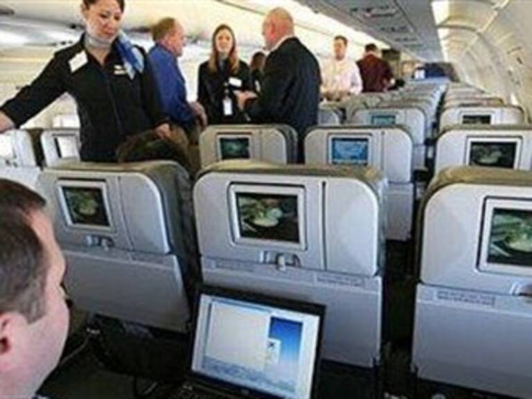 Retienen avión en San Francisco por amenaza