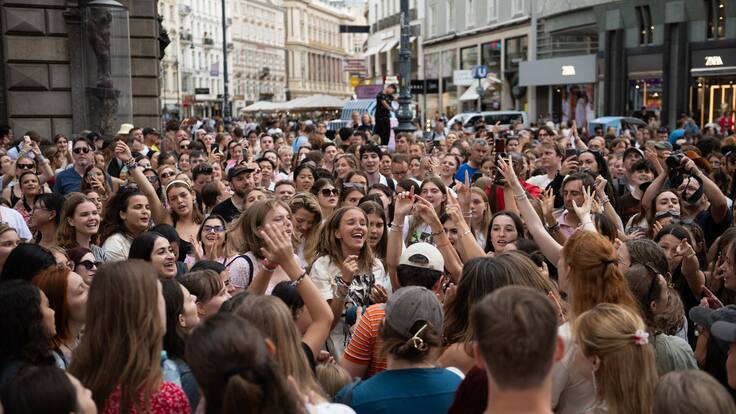Fans de Taylor Swift toman las calles de Viena por conciertos cancelados