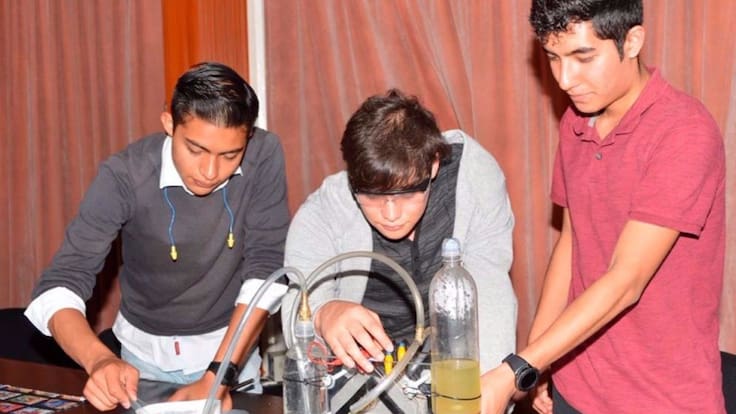 Estudiantes mexicanos logran convertir agua en combustible