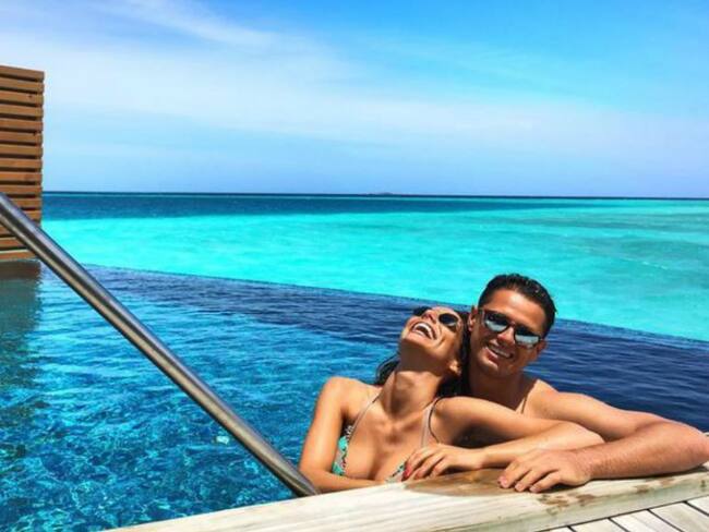 Chicharito Hernández se relaja en la alberca de cara a la Copa América