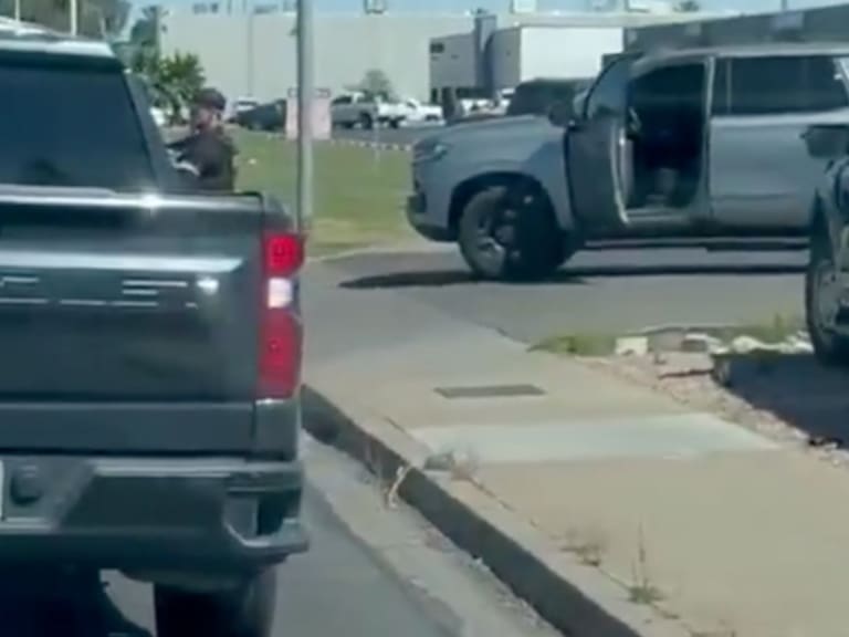 Operativos contra migrantes en Phoenix generan polémica por camionetas con placas de México. X