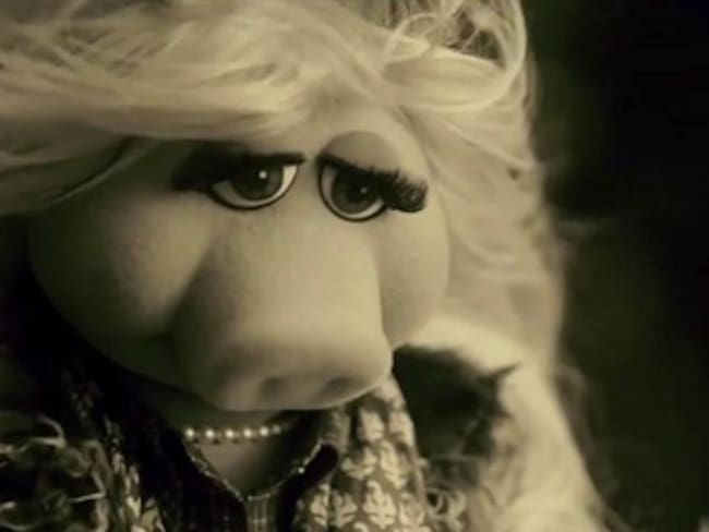 Peggy hace una gran parodia de "Hello" de Adele