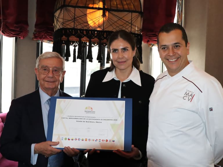 Real Academia Iberoamericana galardona a la comida queretana