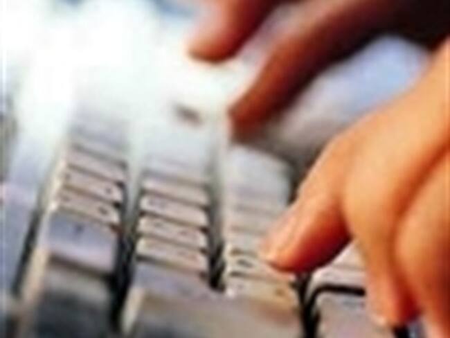 Dejará Facebook que sus usuarios fijen sus reglas