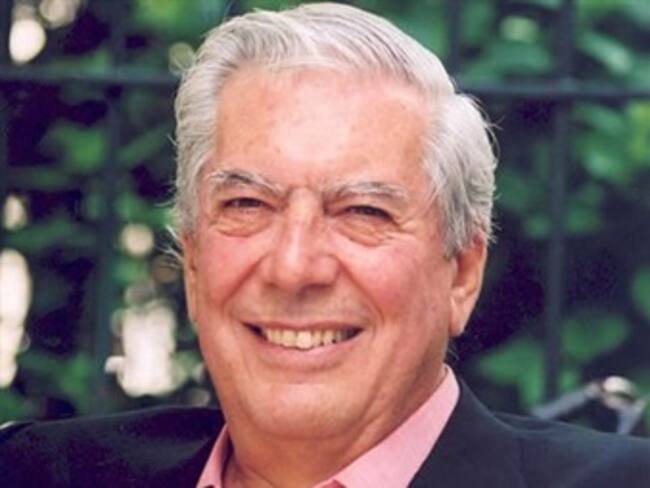 Dan a Vargas Llosa la Orden Mexicana del Águila Azteca