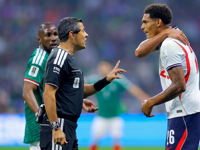 FIFA revela castigo para Jarell Quansah, jugador inglés tras su expulsión ante México