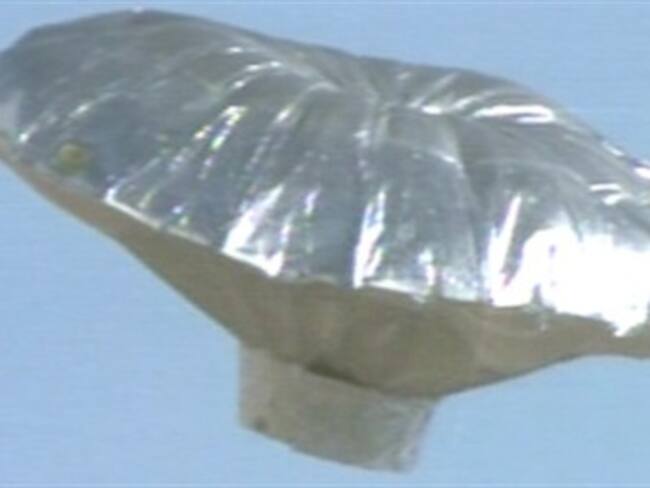 Niño de seis años sale volando en globo experimental por accidente