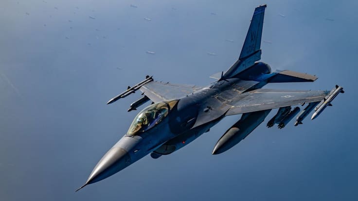 Golfo de Omán: Estados Unidos inmoviliza con un F/A-18 Super Hornet dos petroleros iraníes en operativo militar