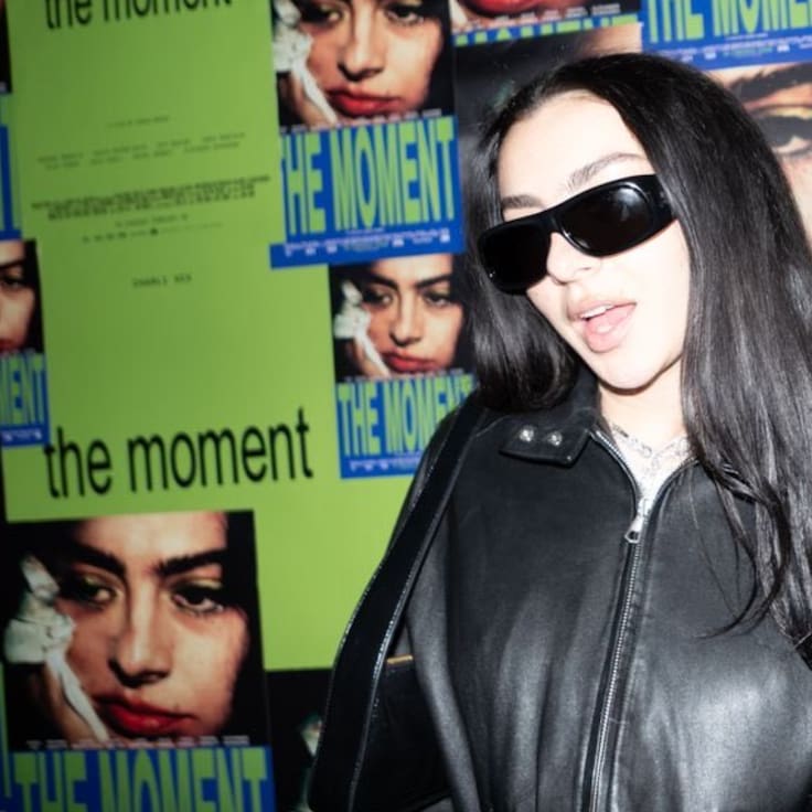 El documental falso de Charli XCX ‘The Moment’ llegará a HBO en esta fecha y se perfila para ser el falso documental más visto