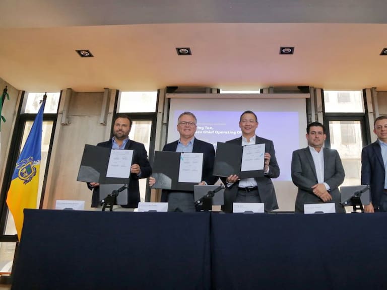 Jalisco firma convenio con Cisco para llevar internet