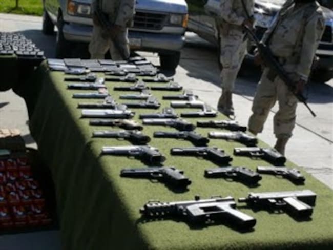 Incautan arsenal de “La Familia” en Apatzingán