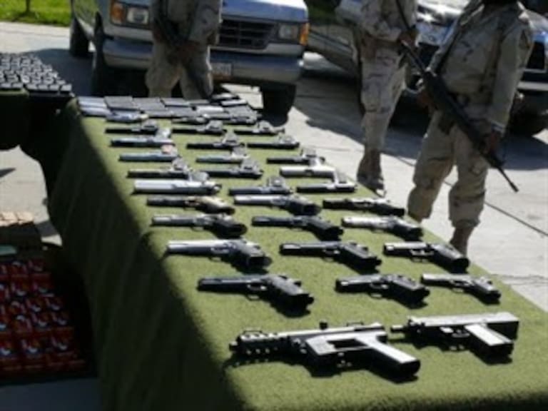 Incautan arsenal de “La Familia” en Apatzingán