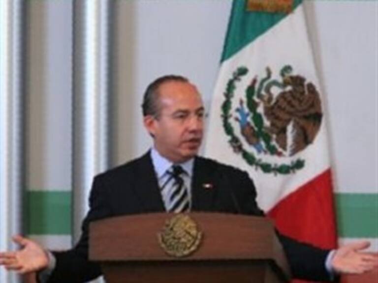 Combatimos pobreza con hechos, no con palabras: Calderón