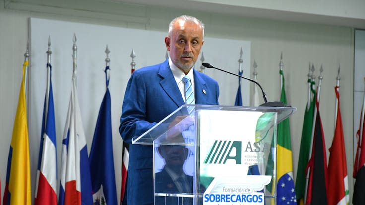 ASA y AFAC entregan las primeras licencias del Curso de Sobrecargos