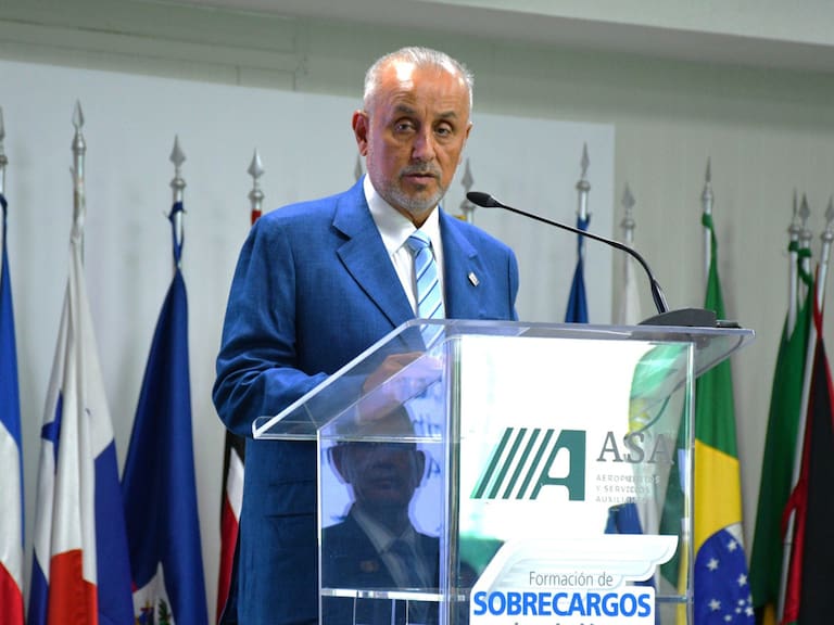 MX- La formación de Sobrecargos combina instrucción técnica, práctica y seguridad operacional