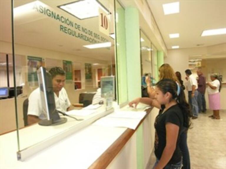 Presume Lozano más de 15 millones en IMSS