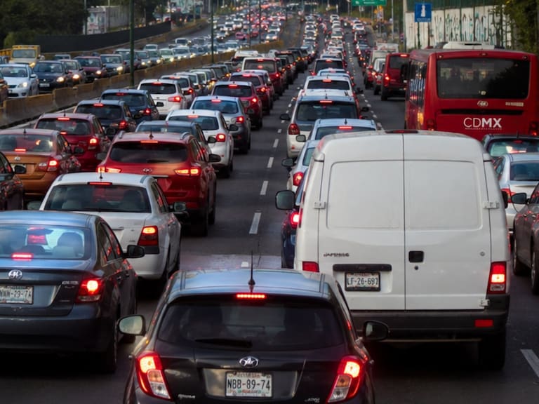 Estos vehículos no podrán circular en CDMX y Edomex. IA