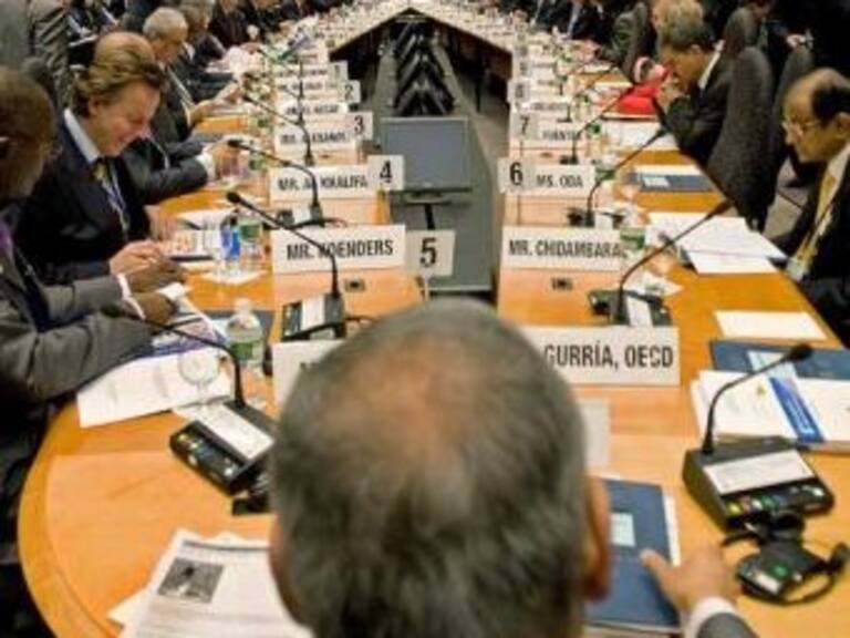 FMI aprueba crédito a Grecia por 26 mil 400 mdd