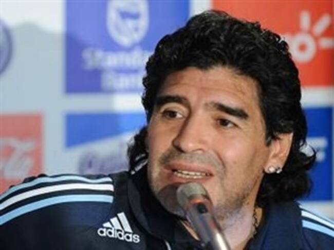 La FIFA le sacó tarjeta amarilla a Maradona