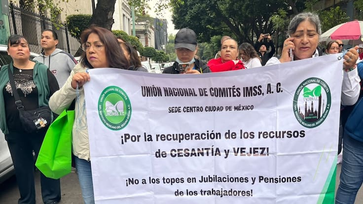 Protestan trabajadores del IMSS exigen aumento salarial y abasto de medicamentos
