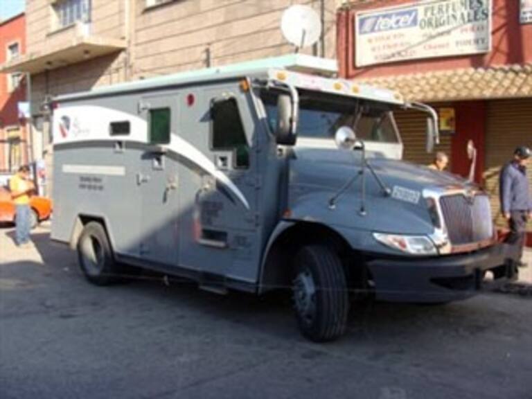 Reportan asalto a camioneta de valores en la Jardín Balbuena