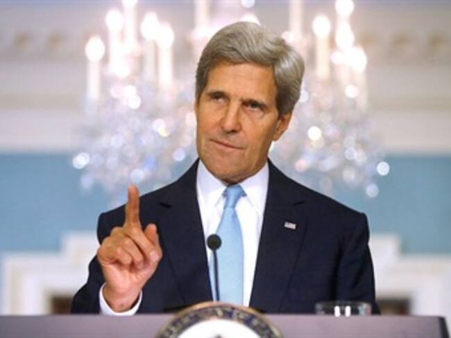 Realiza John Kerry breve escala en Egipto