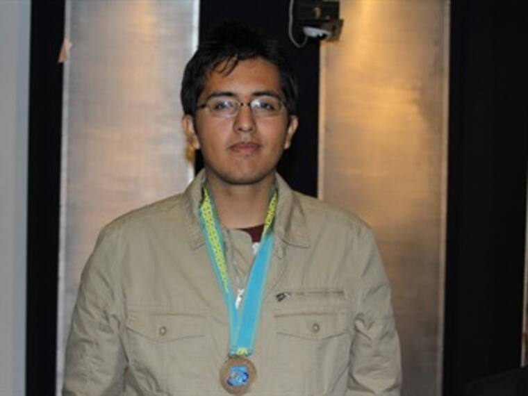 Irving Calderón, medallista de bronce en la Olimpiada Internacional de Matemáticas
